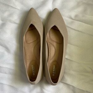 NWOT Old Navy tan pointed toe flats